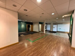 Crossgates, Leeds to rent Interior Photo- Image 2 of 3