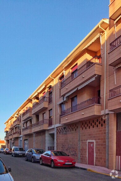 Calle Batalla de Brunete, 4, Torrijos, Toledo to rent - Primary Photo - Image 1 of 2