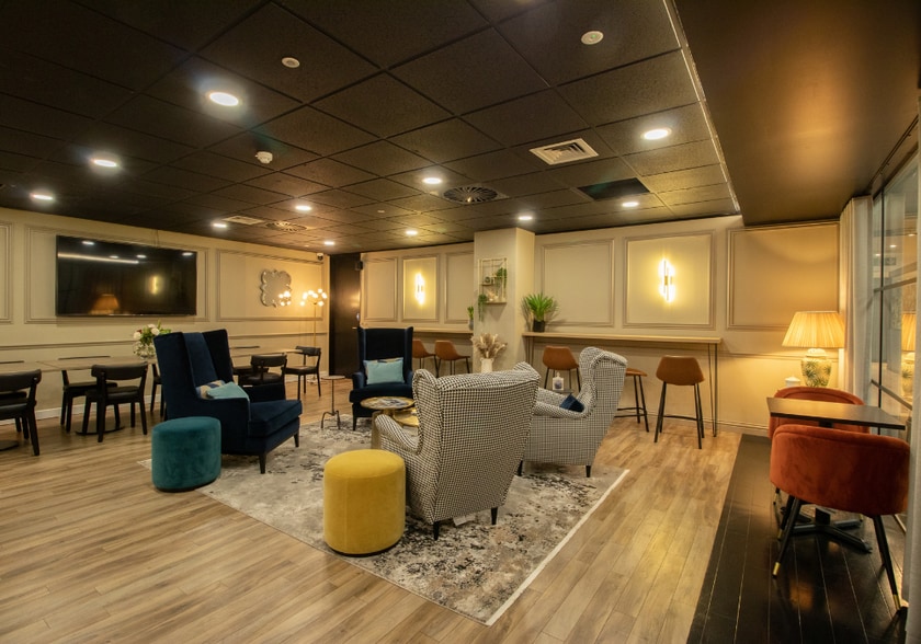 5 Jewry St, London to rent - Interior Photo - Image 3 of 10