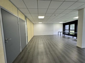 Office in Tremblay-en-France to rent Interior Photo- Image 2 of 8