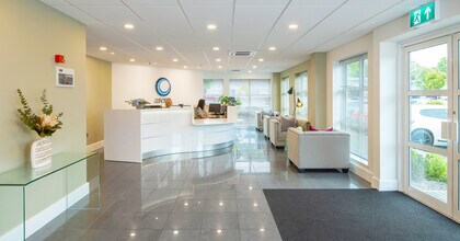 Holyrod Clos, Poole to rent Interior Photo- Image 1 of 6