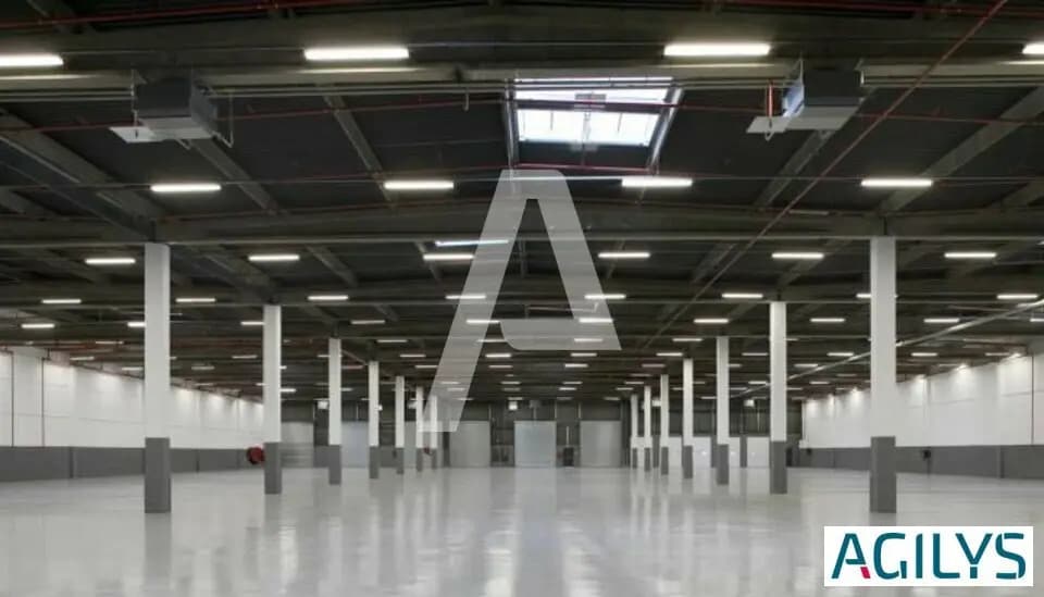 Industrial in to rent - Building Photo - Image 1 of 11