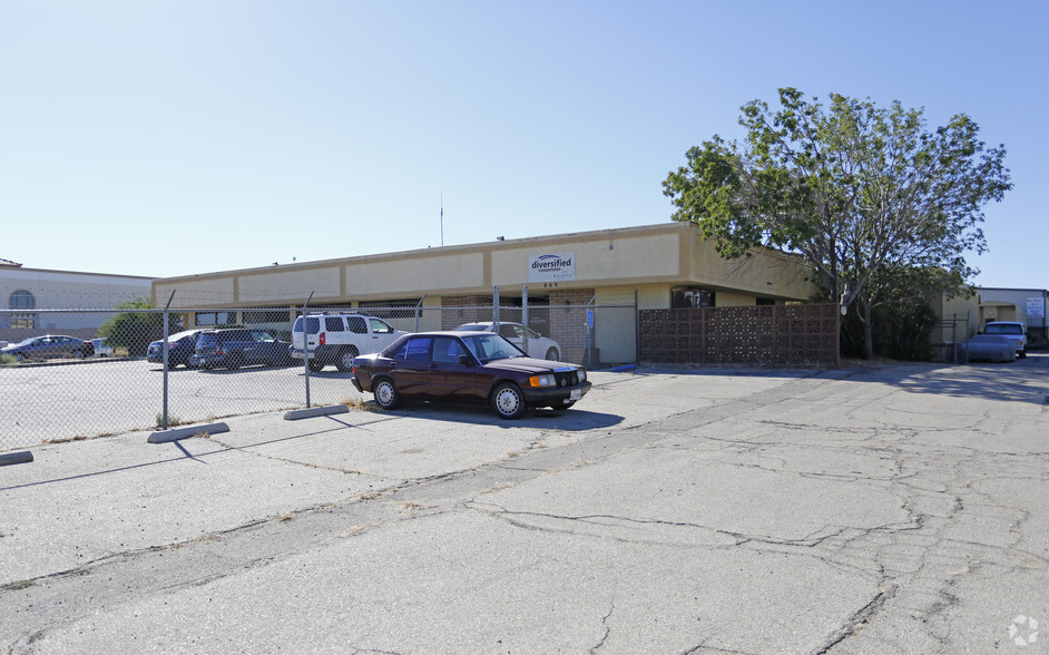 660 W Avenue L, Lancaster, CA for rent - Building Photo - Image 2 of 5