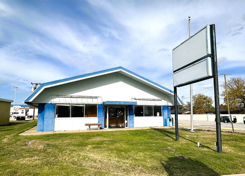 3315-3461 W Walnut St, Garland, TX for rent - Building Photo - Image 3 of 8