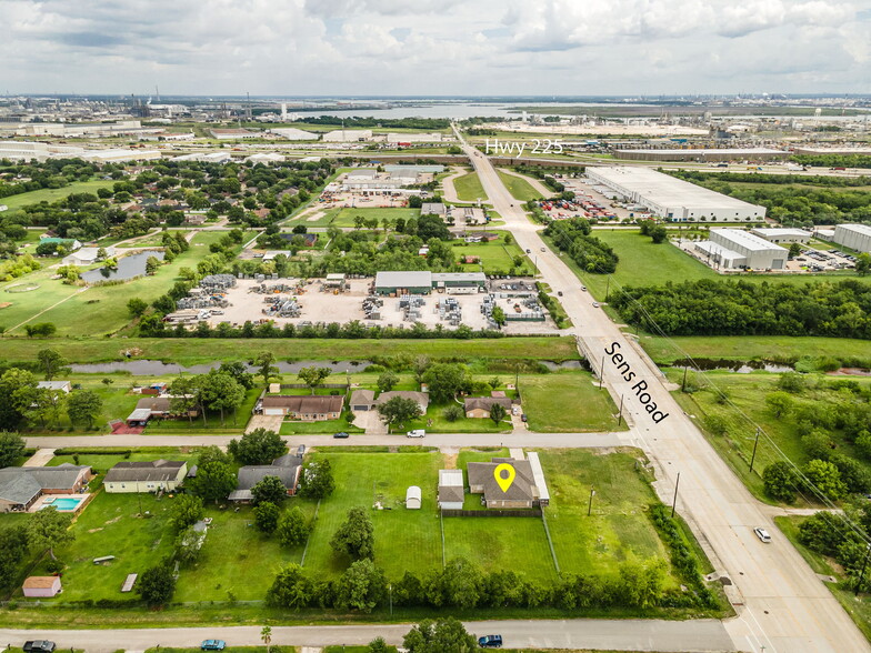 11820 Plainbrook St, La Porte, TX for sale - Building Photo - Image 1 of 42