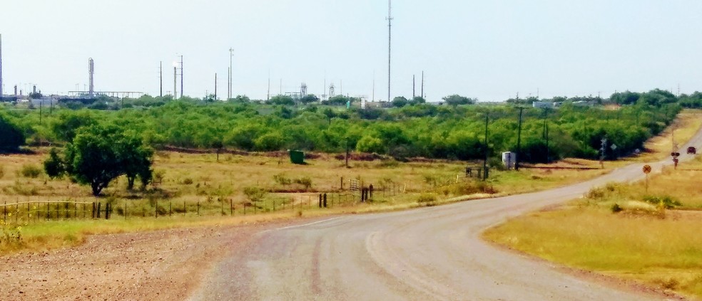 3408 Fm, Cotulla, TX for rent - Building Photo - Image 3 of 3