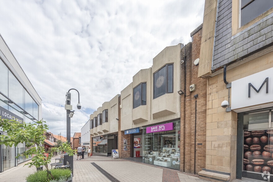 2 Vicarage Walk, Yeovil to rent - Building Photo - Image 2 of 4