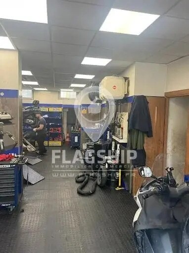 Retail in Boulogne-Billancourt to rent Interior Photo- Image 1 of 3