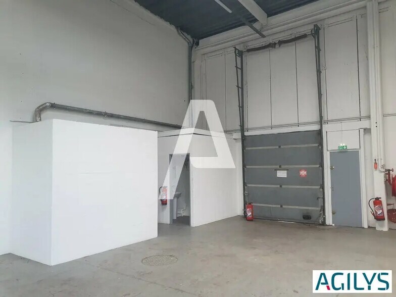 Light Industrial in Valenton to rent - Interior Photo - Image 1 of 6