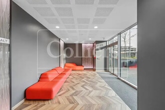 Office in Lyon to rent Lobby- Image 2 of 13