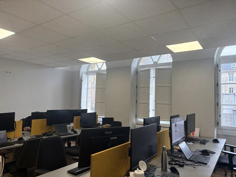 Office in Bordeaux to rent - Interior Photo - Image 3 of 16