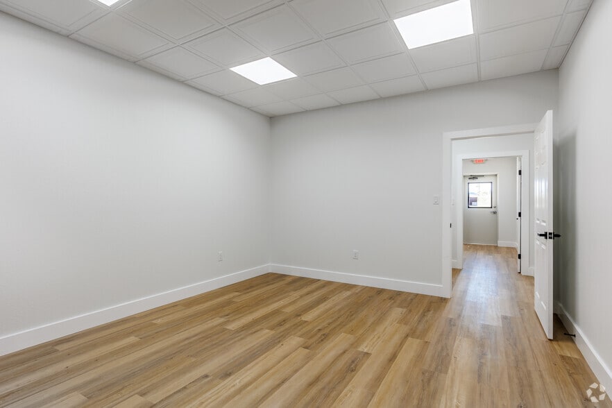 14333 FM 121, Van Alstyne, TX to rent - Interior Photo - Image 3 of 14