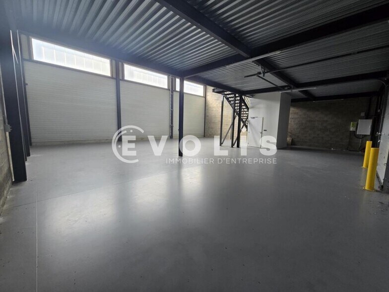 Light Industrial in Marcoussis to rent - Interior Photo - Image 3 of 7