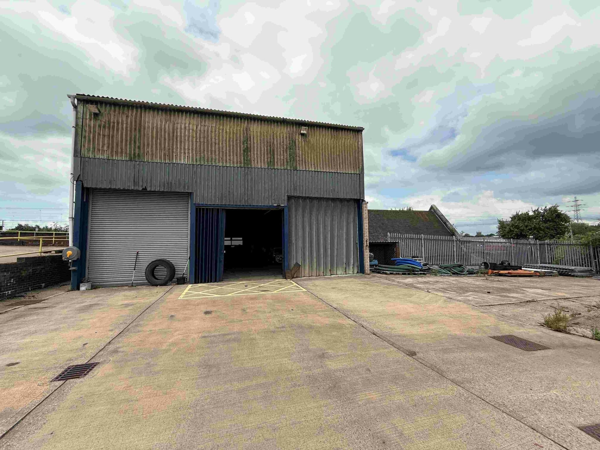 Wheildon Rd, Stoke On Trent to rent Building Photo- Image 1 of 15