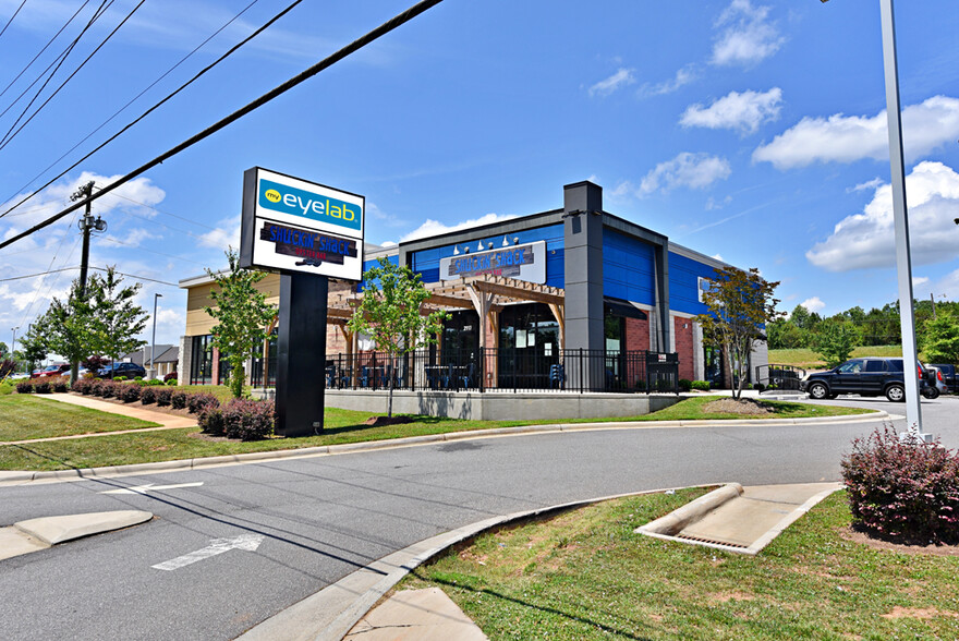 2115-2117 US Highway 70 SE, Hickory, NC for sale - Primary Photo - Image 1 of 1