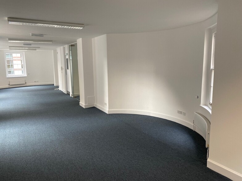 6 Playhouse Yard, London to rent - Interior Photo - Image 2 of 6