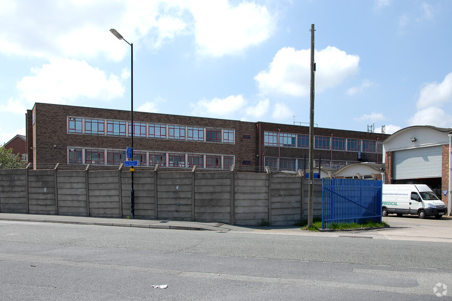 Port Causeway, Wirral for rent - Building Photo - Image 3 of 3