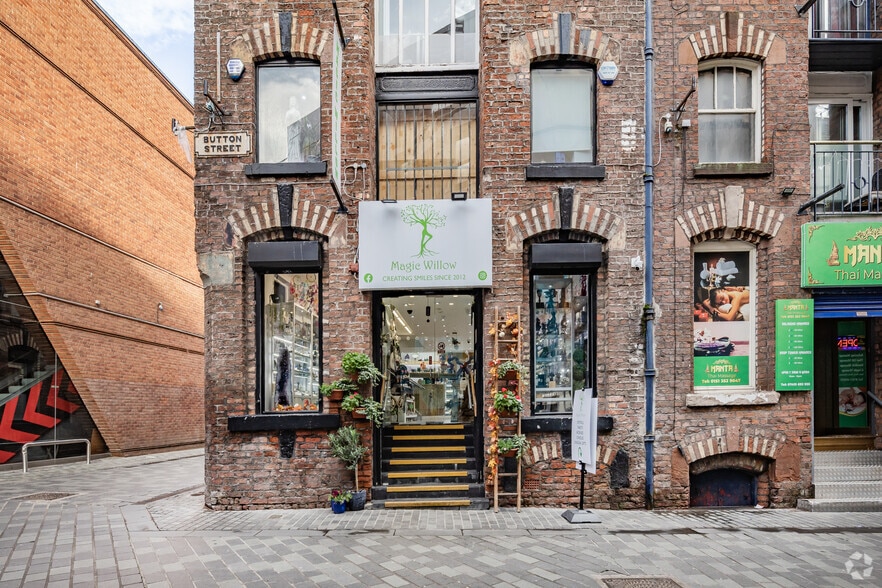 5-7 Rainford Sq, Liverpool to rent - Building Photo - Image 2 of 2
