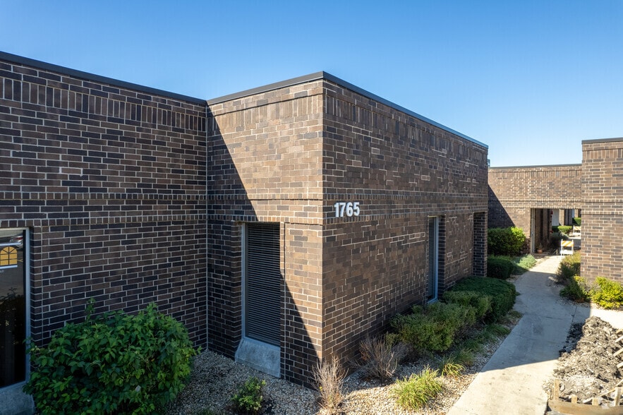 1765-1795 Cortland Ct, Addison, IL for rent - Building Photo - Image 3 of 11