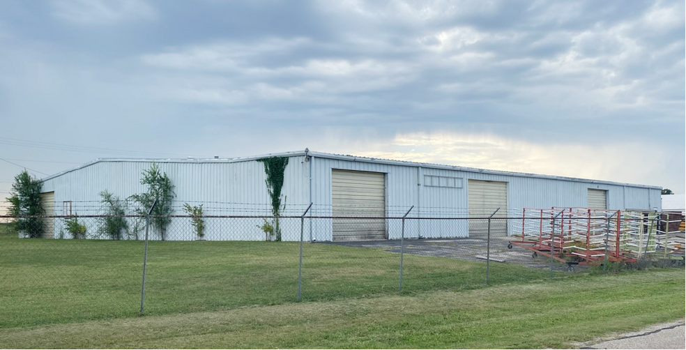 13 N Industrial Ave, Wellington, KS for sale - Primary Photo - Image 1 of 2