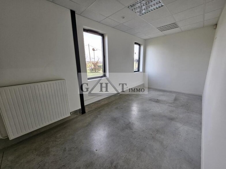 Industrial in Moissy-Cramayel to rent - Interior Photo - Image 2 of 6