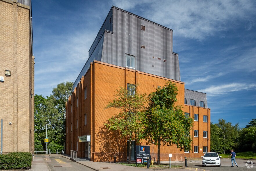 Argyle Way, Stevenage to rent - Building Photo - Image 3 of 3