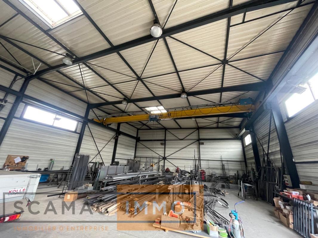 Industrial in Saint-Pierre-du-Perray to rent Building Photo- Image 1 of 7
