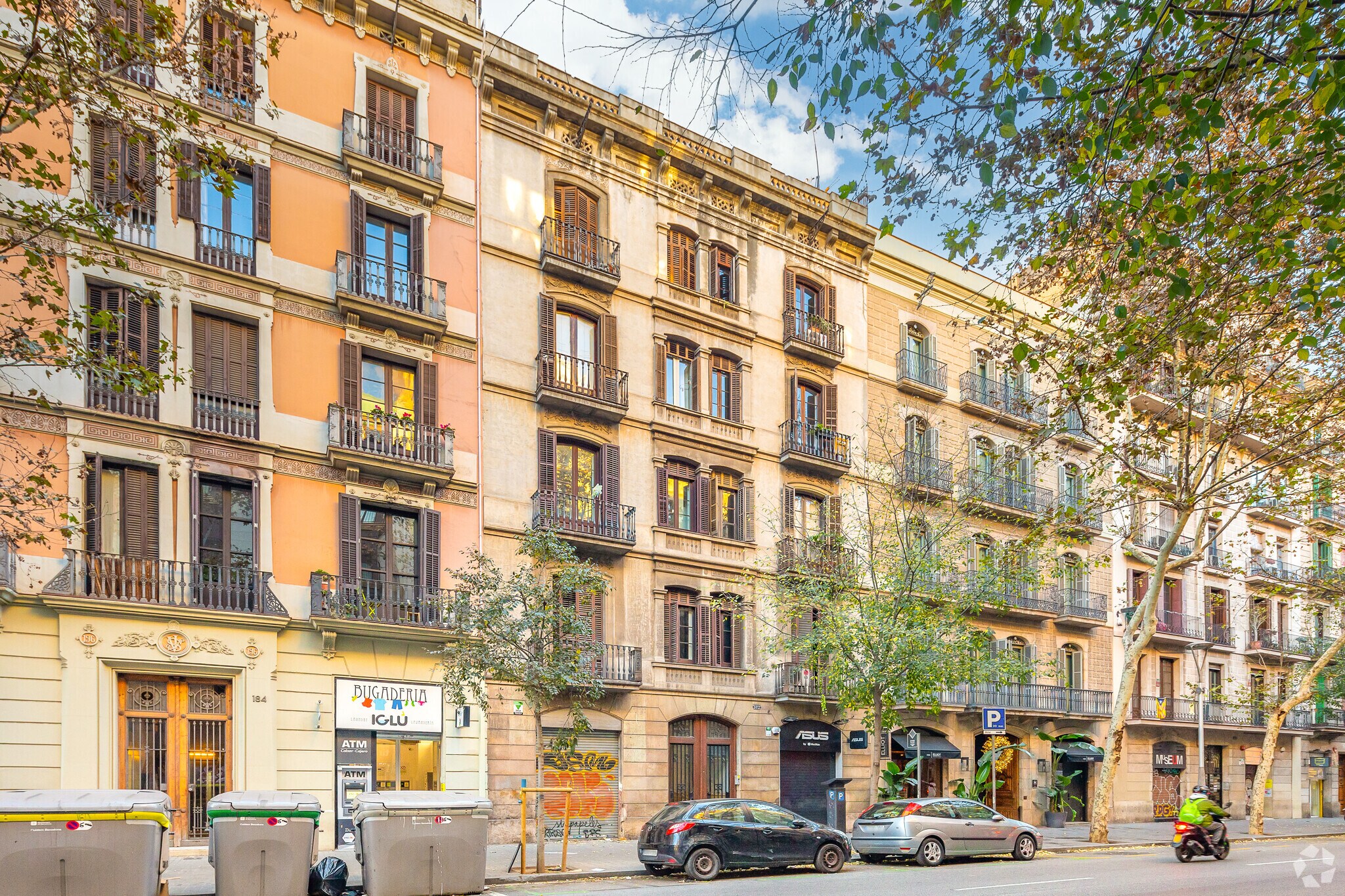 Retail in Barcelona, Barcelona to rent Primary Photo- Image 1 of 3