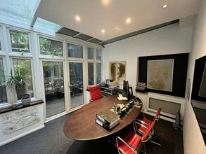 4 Hill St, London to rent Interior Photo- Image 1 of 10