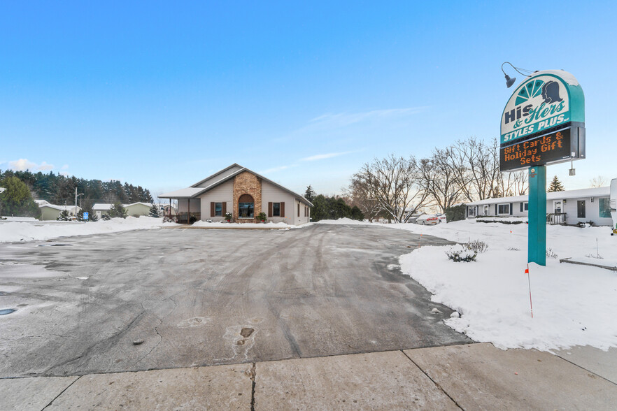 155 W Menasha Ave, Whitelaw, WI for sale - Building Photo - Image 1 of 40