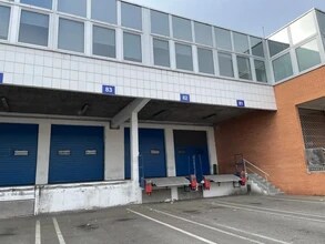 Light Industrial in Charenton-le-Pont to rent Building Photo- Image 1 of 3