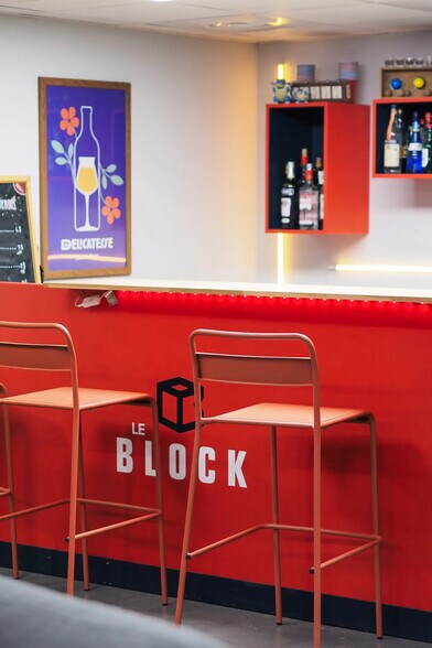 Office in Clichy to rent - Interior Photo - Image 2 of 9