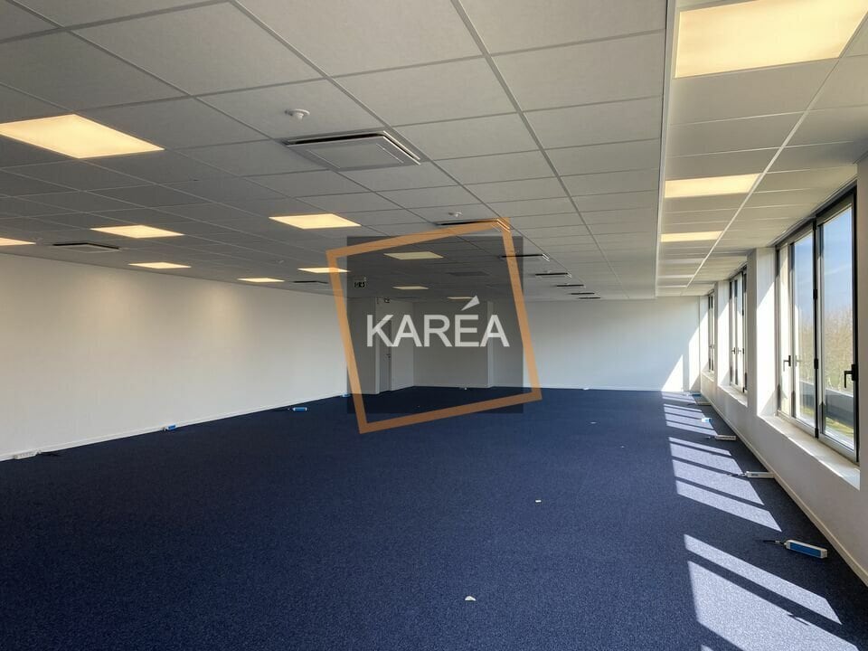 Office in Chessy to rent Interior Photo- Image 1 of 6