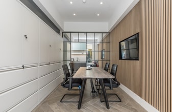 3 North Rd, Brighton to rent Interior Photo- Image 1 of 1