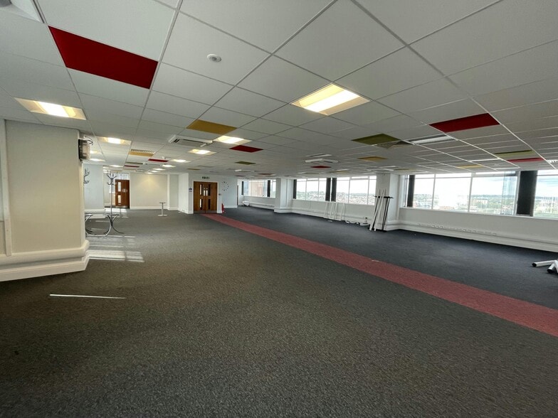 St Edwards Way, Romford to rent - Building Photo - Image 3 of 28