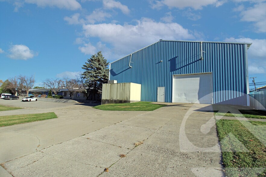 1556-1562 Telegraph Dr, Pontiac, MI for sale - Building Photo - Image 1 of 12