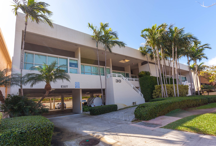 30 W Mashta Dr, Key Biscayne, FL for rent - Building Photo - Image 1 of 12