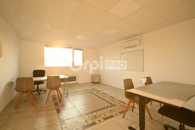 388 Avenue Charles De Gaulle, Vénissieux to rent - Interior Photo - Image 3 of 19