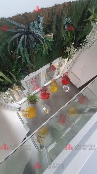 Office in Dijon to rent - Interior Photo - Image 3 of 5