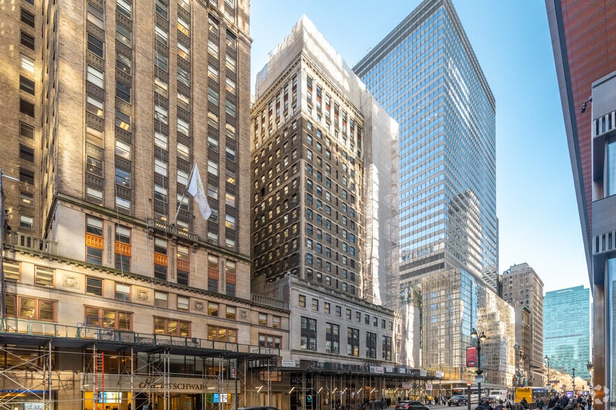 315 Madison Ave, New York, NY to rent - Building Photo - Image 3 of 5