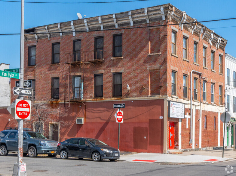 72 Van Dyke St, Brooklyn, NY for rent - Primary Photo - Image 1 of 29