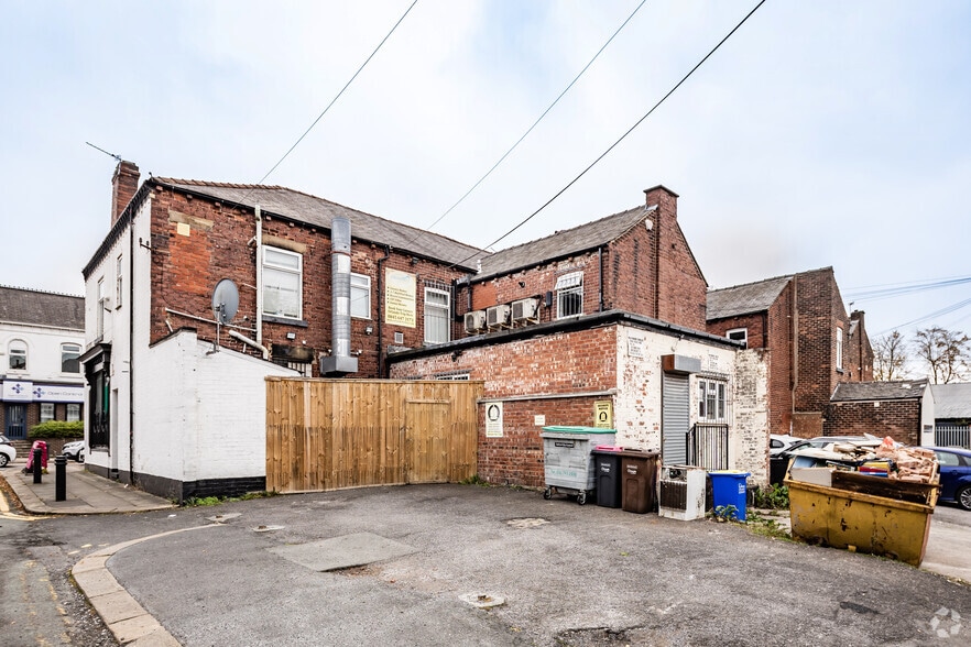 7 Memorial Rd, Manchester to rent - Building Photo - Image 2 of 2