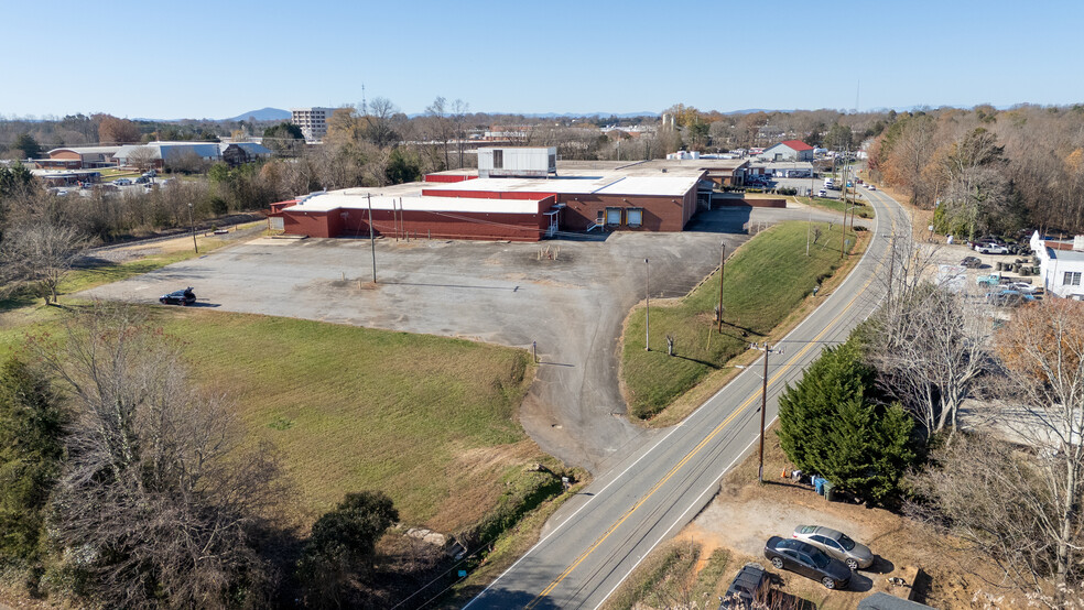 2146 Highland Ave NE, Hickory, NC for sale - Building Photo - Image 3 of 15