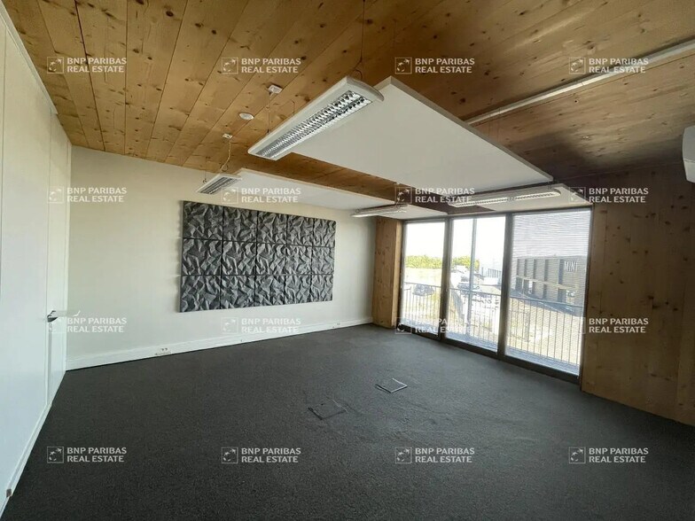 Office in Maxéville to rent - Primary Photo - Image 3 of 13