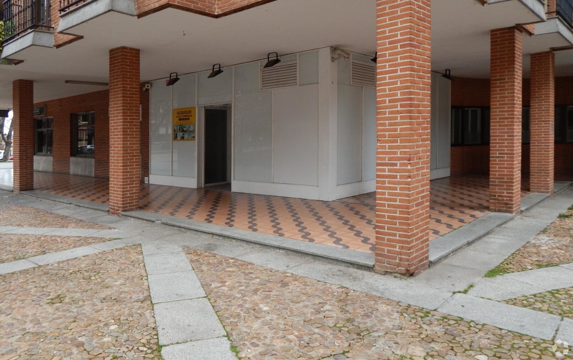Retail in Ávila, Ávila to rent Interior Photo- Image 1 of 2