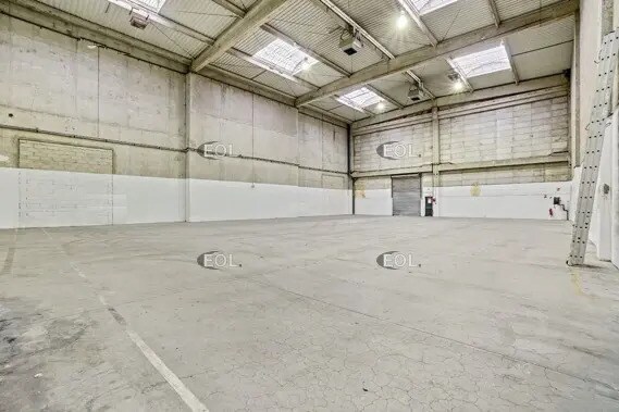 Light Industrial in Saint-Ouen-sur-Seine to rent - Building Photo - Image 2 of 8