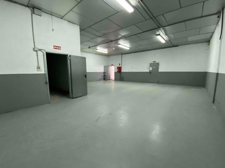 Industrial in Getafe, Madrid to rent - Building Photo - Image 3 of 11