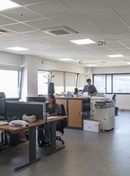 Industrial in Gretz Armainvilliers for sale - Interior Photo - Image 2 of 2