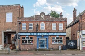 28-29 Queen St, Hitchin to rent Building Photo- Image 1 of 6