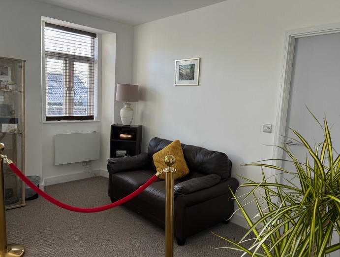 16 High St, Glastonbury to rent Interior Photo- Image 1 of 4